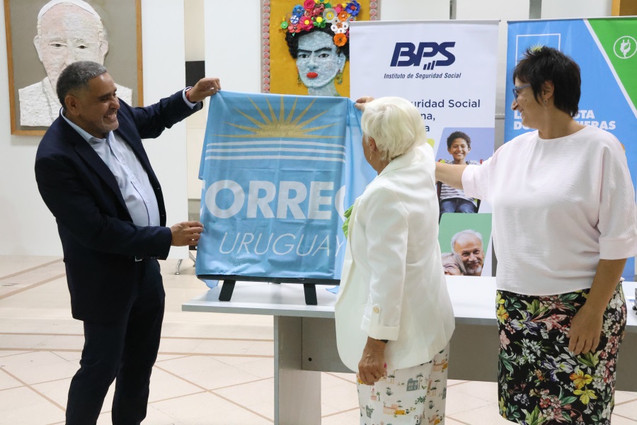 El 25 de febrero, en el Hall Central del Edificio Sede del BPS , Correo Uruguayo realizó la presentación del sello conmemorativo de la Estrategia Nacional de Salud Mental y Bienestar 2025-2030, realizado en base a la obra “La Dama Azul” del Taller Sala 12 del Hospital Vilardebó.
