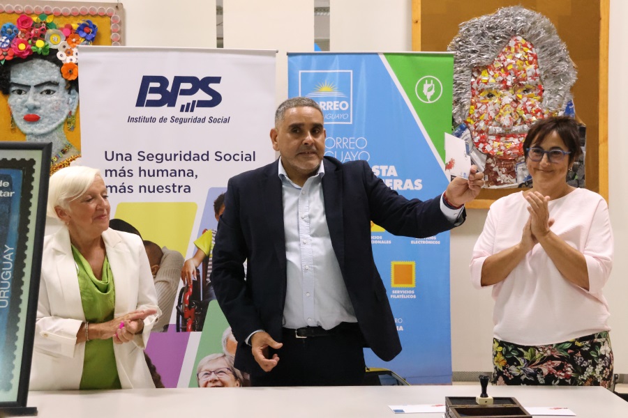 El 25 de febrero, en el Hall Central del Edificio Sede del BPS , Correo Uruguayo realizó la presentación del sello conmemorativo de la Estrategia Nacional de Salud Mental y Bienestar 2025-2030, realizado en base a la obra “La Dama Azul” del Taller Sala 12 del Hospital Vilardebó.