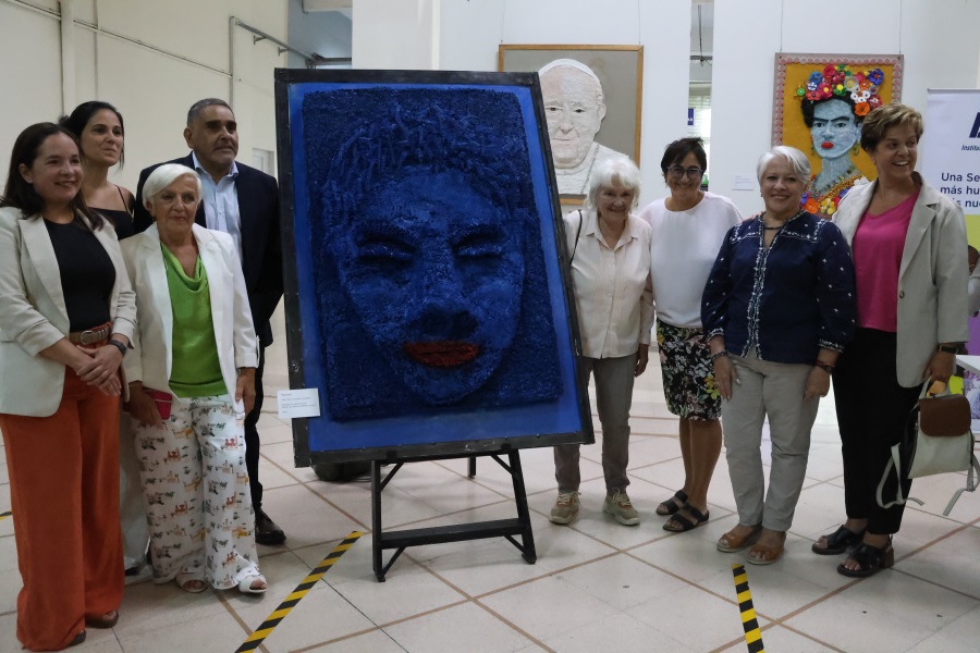 El 25 de febrero, en el Hall Central del Edificio Sede del BPS , Correo Uruguayo realizó la presentación del sello conmemorativo de la Estrategia Nacional de Salud Mental y Bienestar 2025-2030, realizado en base a la obra “La Dama Azul” del Taller Sala 12 del Hospital Vilardebó.