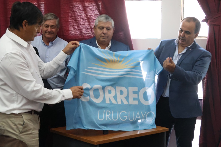 En un acto que tuvo lugar en el Salón de Actos del Municipio de Cardona, Correo Uruguayo realizó el lanzamiento de un sello conmemorativo por los 125 años de la llegada del primer tren a estación “La Lata”.