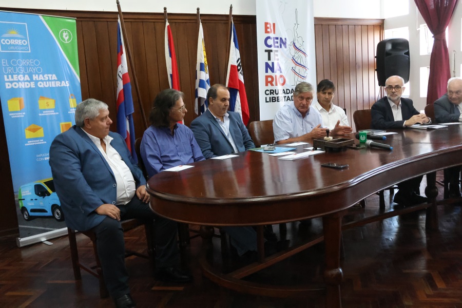 En un acto que tuvo lugar en el Salón de Actos del Municipio de Cardona, Correo Uruguayo realizó el lanzamiento de un sello conmemorativo por los 125 años de la llegada del primer tren a estación “La Lata”.