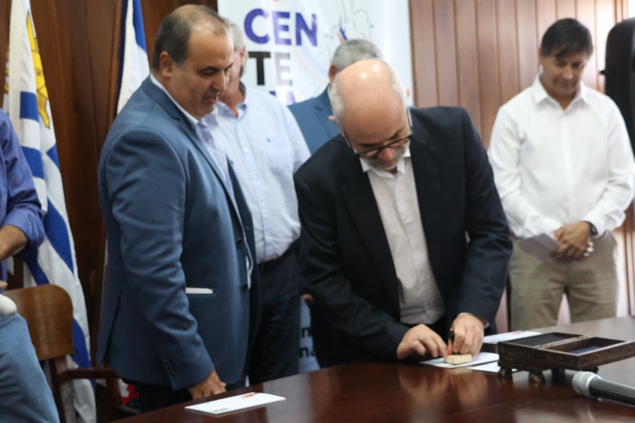 En un acto que tuvo lugar en el Salón de Actos del Municipio de Cardona, Correo Uruguayo realizó el lanzamiento de un sello conmemorativo por los 125 años de la llegada del primer tren a estación “La Lata”.