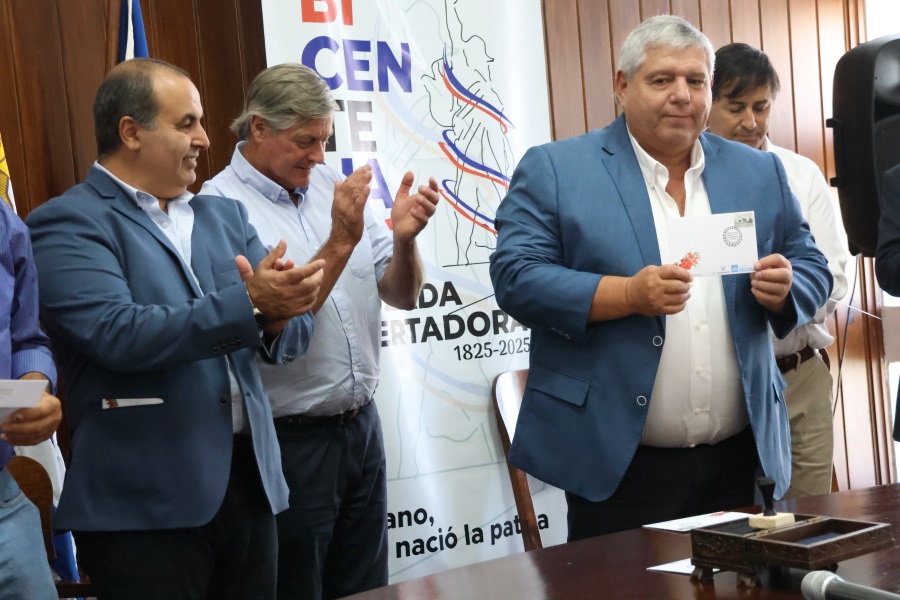 En un acto que tuvo lugar en el Salón de Actos del Municipio de Cardona, Correo Uruguayo realizó el lanzamiento de un sello conmemorativo por los 125 años de la llegada del primer tren a estación “La Lata”.