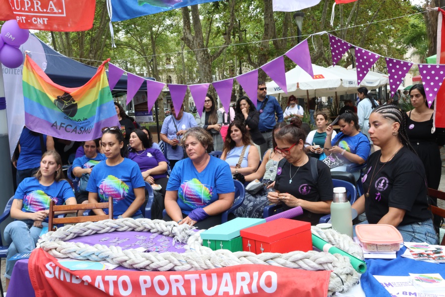 Plaza Matriz fue escenario de una jornada de encuentro con la comunidad en el marco de la conmemoración del Día Internacional de la Mujer.