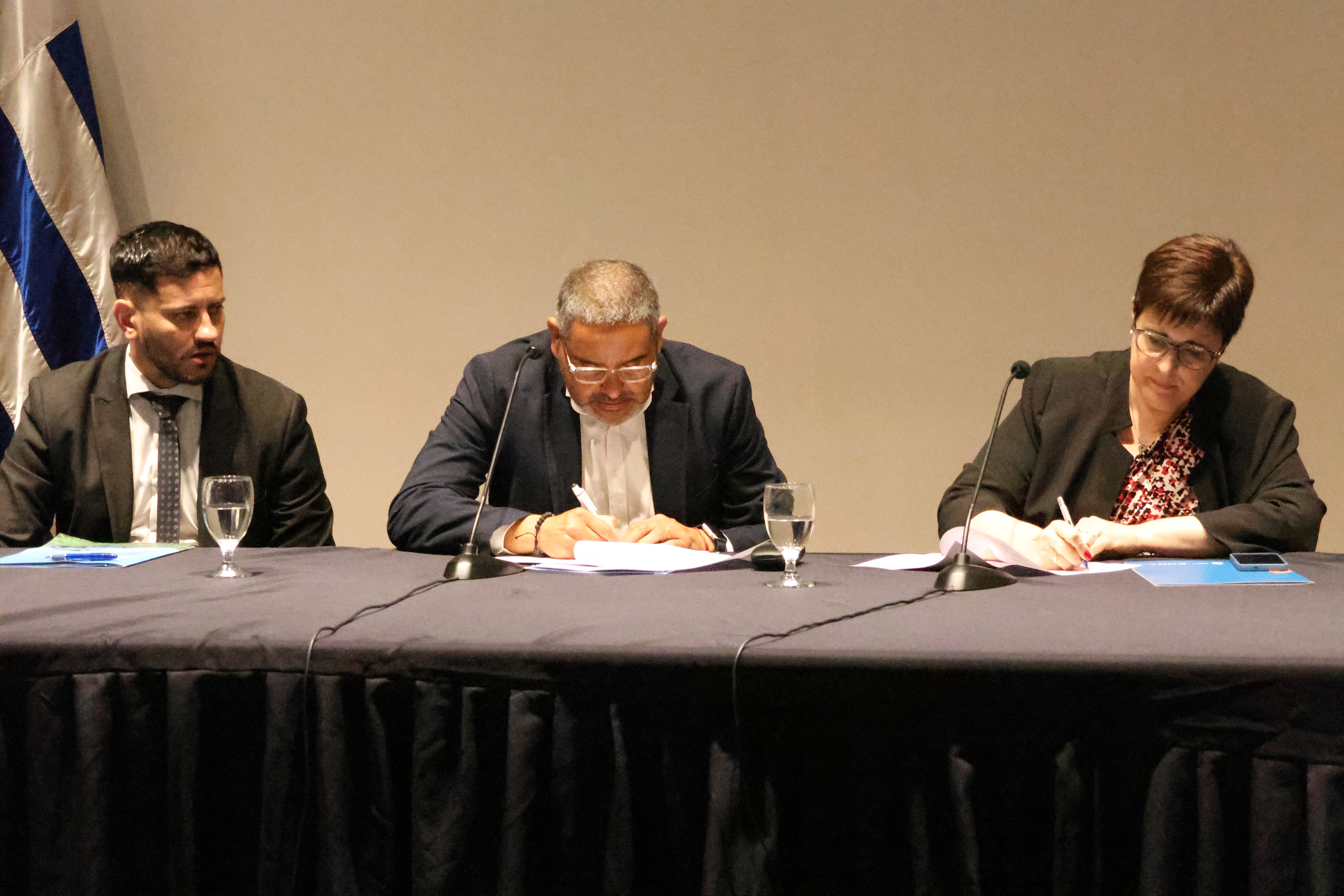 En el salón de actos de Torre Ejecutiva autoridades de Correo Uruguayo y la Agencia de Compras Estatales (ARCE) y Correo Uruguayo firmaron un acuerdo que permitirá a la ciudadanía el acceso a información así como la realización de trámites relacionados al Registro Único de Proveedores del Estado (RUPE)