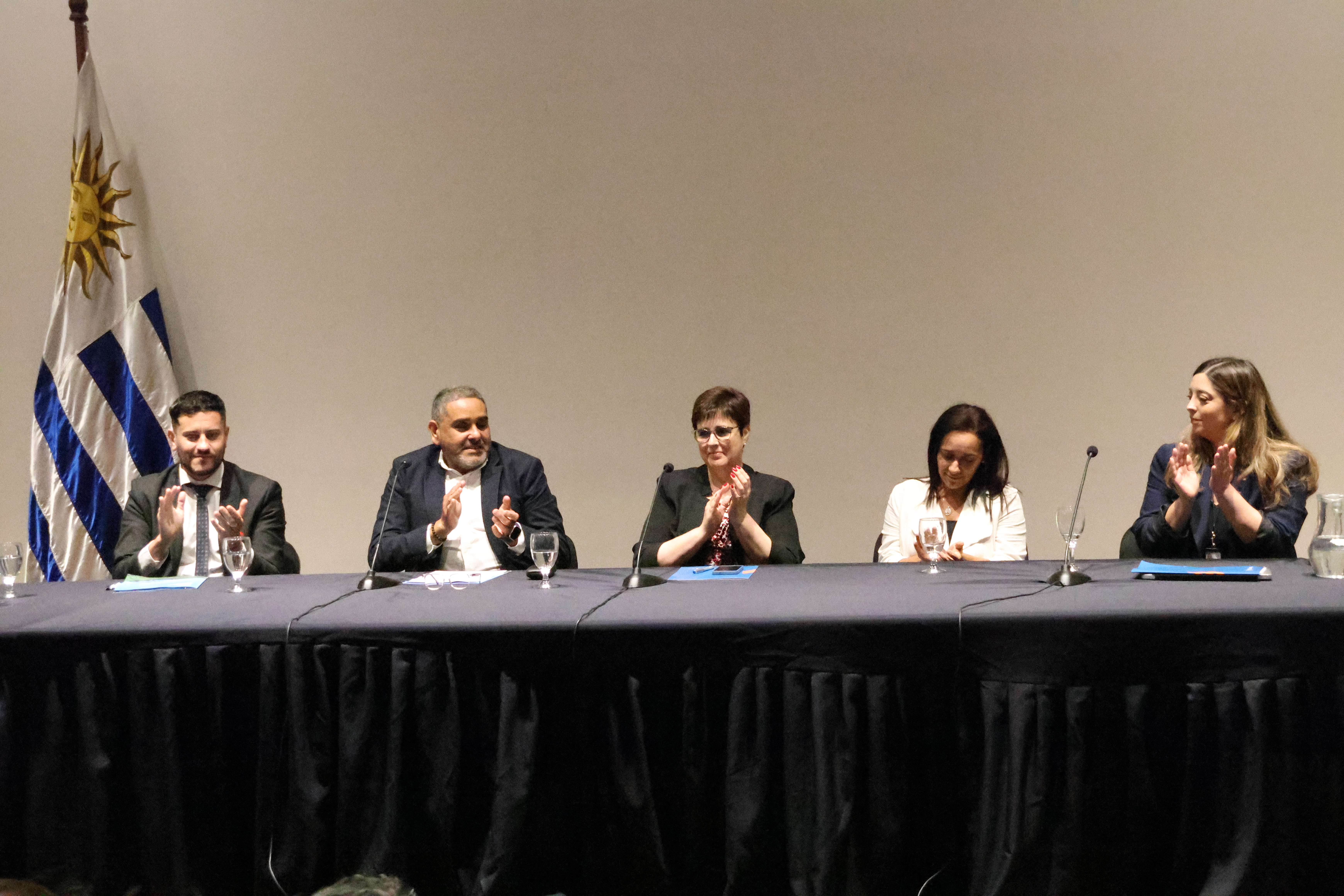 En el salón de actos de Torre Ejecutiva autoridades de Correo Uruguayo y la Agencia de Compras Estatales (ARCE) y Correo Uruguayo firmaron un acuerdo que permitirá a la ciudadanía el acceso a información así como la realización de trámites relacionados al Registro Único de Proveedores del Estado (RUPE)