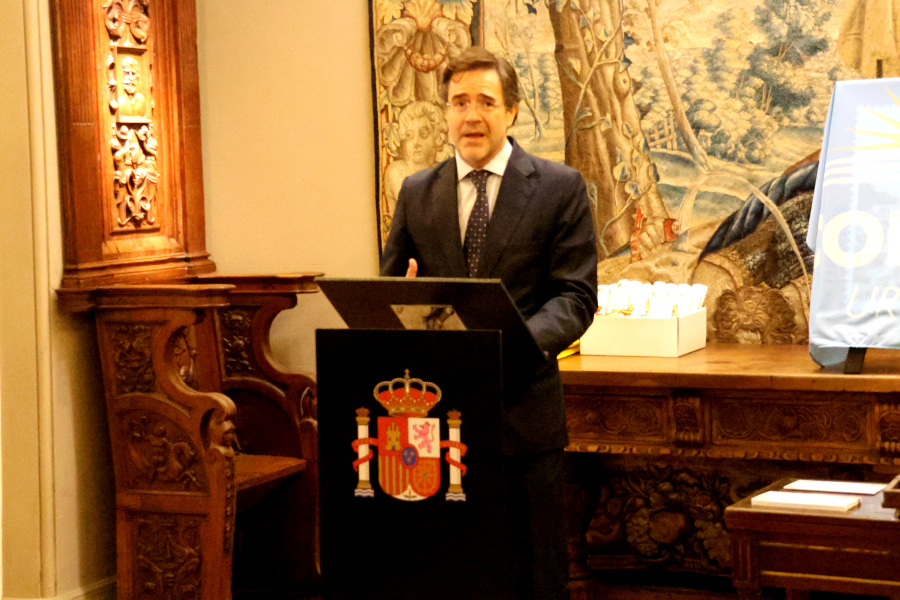 El acto de lanzamiento tuvo lugar en la Embajada de España y contó con la presencia del presidente de Correo Uruguayo Gabriel Bonfrisco, del embajador Javier Salido y del cónsul general Juan Carlos Gafo, así como personal diplomático e integrantes del Consejo de Residentes Españoles.