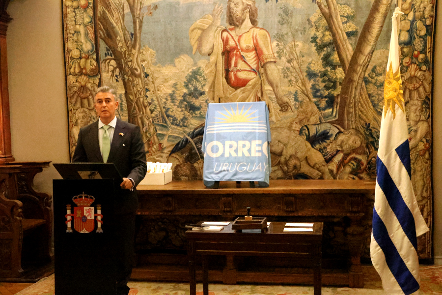 El acto de lanzamiento tuvo lugar en la Embajada de España y contó con la presencia del presidente de Correo Uruguayo Gabriel Bonfrisco, del embajador Javier Salido y del cónsul general Juan Carlos Gafo, así como personal diplomático e integrantes del Consejo de Residentes Españoles.