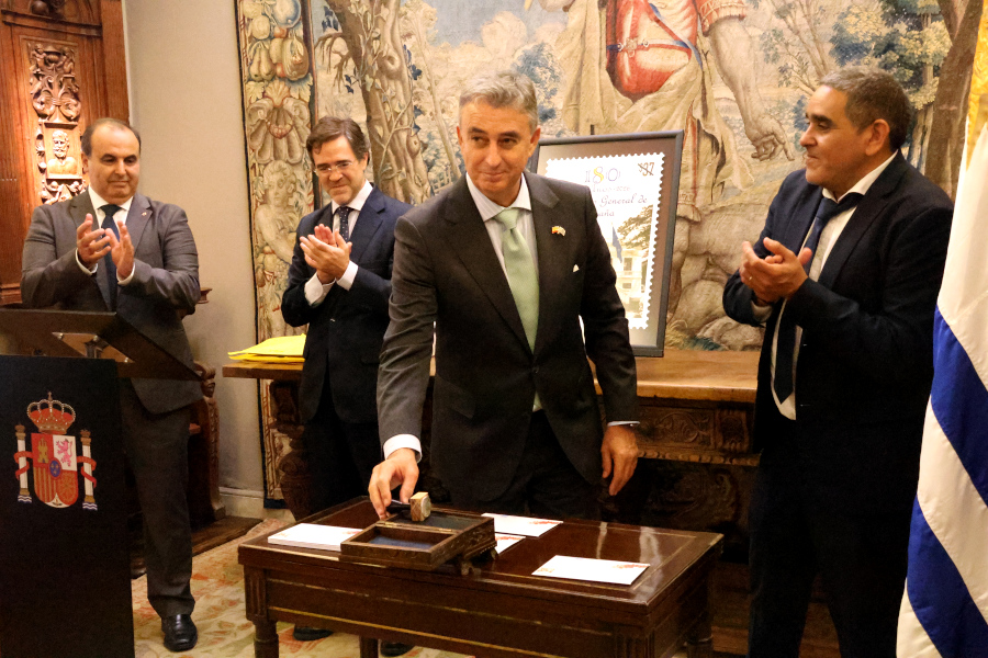 El acto de lanzamiento tuvo lugar en la Embajada de España y contó con la presencia del presidente de Correo Uruguayo Gabriel Bonfrisco, del embajador Javier Salido y del cónsul general Juan Carlos Gafo, así como personal diplomático e integrantes del Consejo de Residentes Españoles.