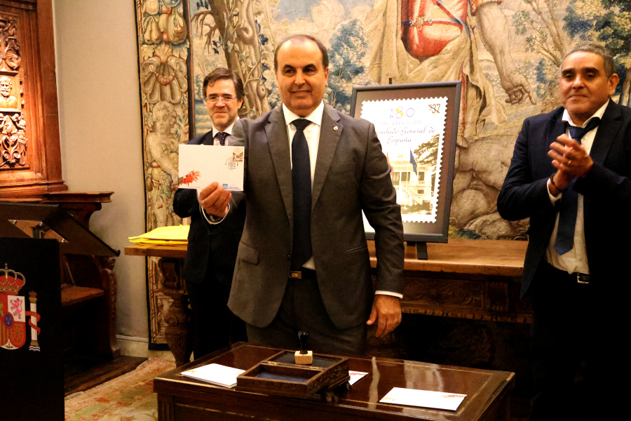 El acto de lanzamiento tuvo lugar en la Embajada de España y contó con la presencia del presidente de Correo Uruguayo Gabriel Bonfrisco, del embajador Javier Salido y del cónsul general Juan Carlos Gafo, así como personal diplomático e integrantes del Consejo de Residentes Españoles.