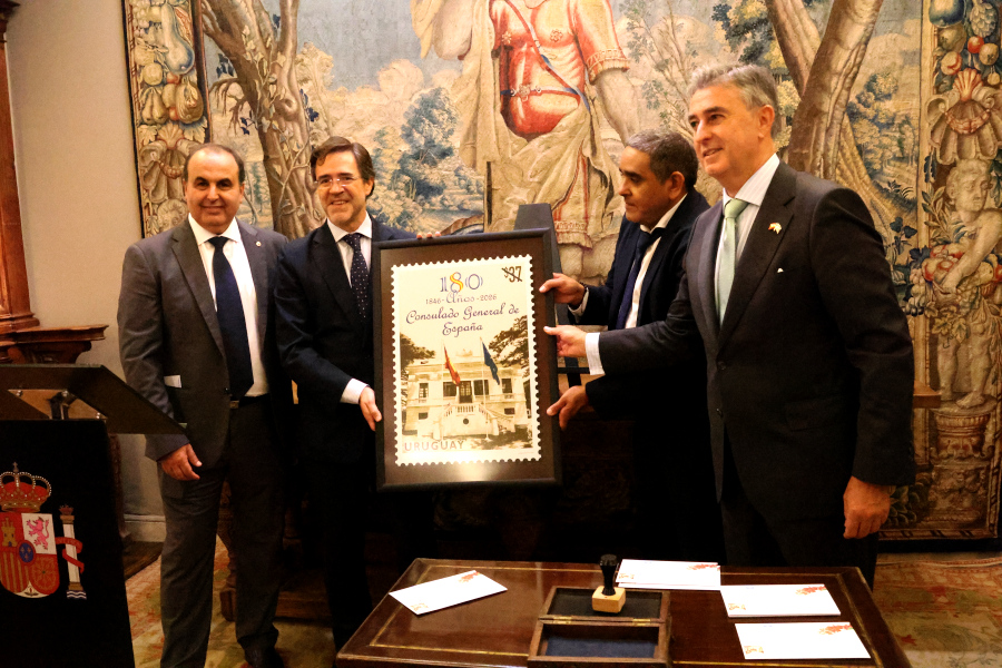 El acto de lanzamiento tuvo lugar en la Embajada de España y contó con la presencia del presidente de Correo Uruguayo Gabriel Bonfrisco, del embajador Javier Salido y del cónsul general Juan Carlos Gafo, así como personal diplomático e integrantes del Consejo de Residentes Españoles.
