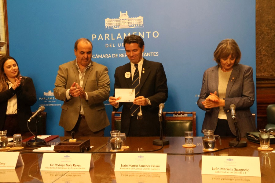 En un acto realizado en la antesala de la Cámara de Diputados, del Palacio Legislativo, Correo Uruguayo lanzó un sello conmemorativo por los 75 años del Club de Leones Montevideo Anfitrión.