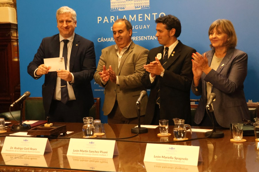 En un acto realizado en la antesala de la Cámara de Diputados, del Palacio Legislativo, Correo Uruguayo lanzó un sello conmemorativo por los 75 años del Club de Leones Montevideo Anfitrión.