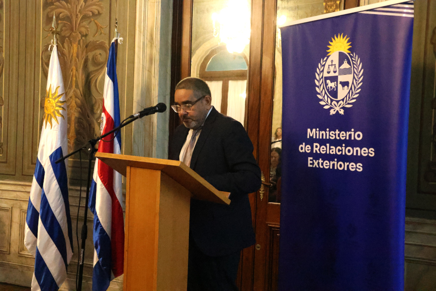 En un acto realizado en el Palacio Santos, sede del Ministerio de Relaciones Exteriores, Correo Uruguayo lanzó una hoja filatélica conmemorativa por los 96 años de las relaciones diplomáticas entre Uruguay y Costa Rica.