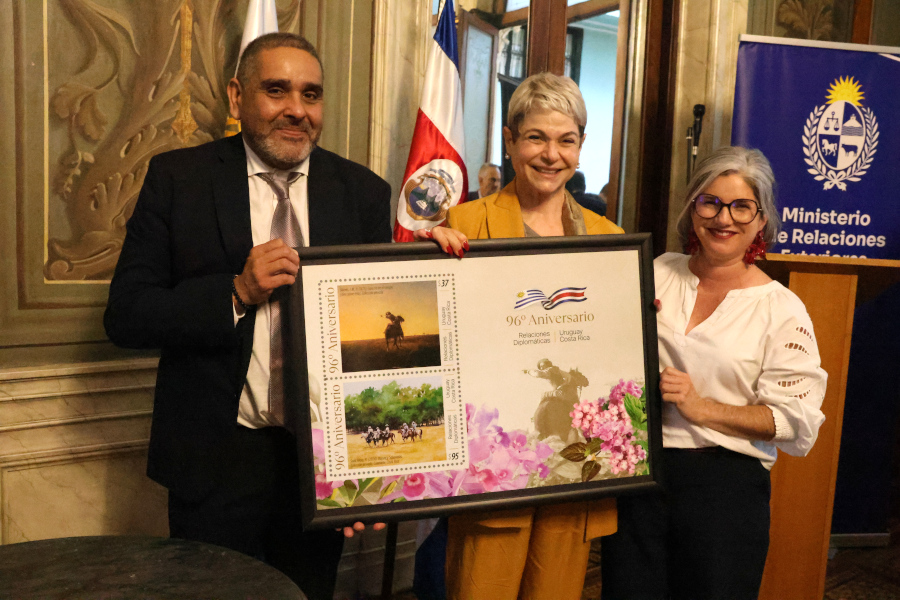En un acto realizado en el Palacio Santos, sede del Ministerio de Relaciones Exteriores, Correo Uruguayo lanzó una hoja filatélica conmemorativa por los 96 años de las relaciones diplomáticas entre Uruguay y Costa Rica.