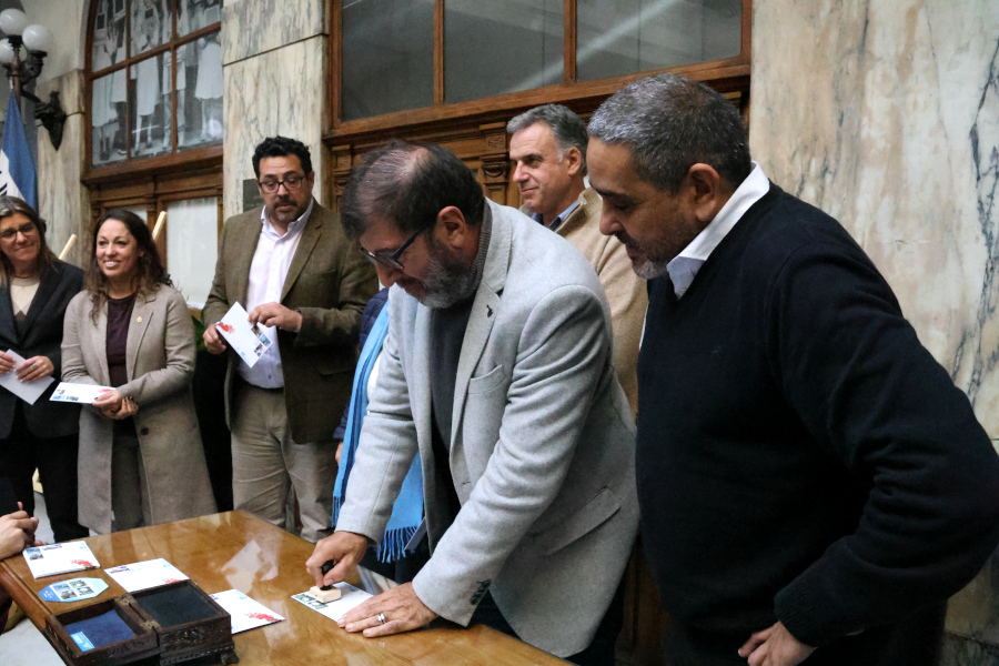 Correo Uruguayo realizó el lanzamiento de un sello conmemorativo y de una hoja filatélica en homenaje al expresidente José “Pepe” Mujica”, al cumplirse un año de su fallecimiento