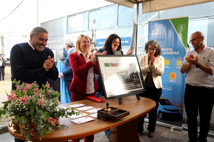 En el marco de las celebraciones por los 100 años del Hospital de Pando, Correo Uruguayo realizó el lanzamiento de un sello conmemorativo.