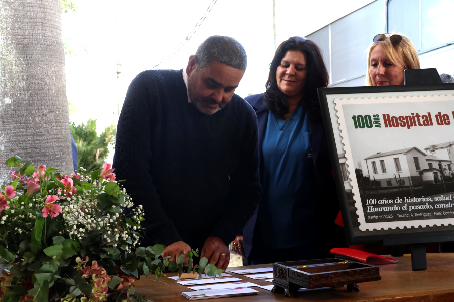 En el marco de las celebraciones por los 100 años del Hospital de Pando, Correo Uruguayo realizó el lanzamiento de un sello conmemorativo.
