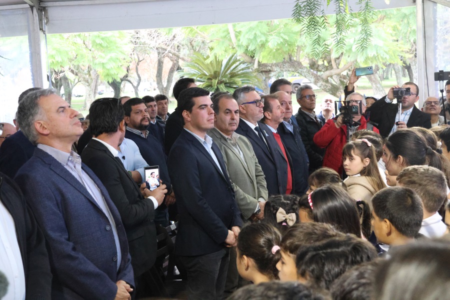 Correo Uruguayo realizó el lanzamiento de un sello conmemorativo por los 20 años de ALUR