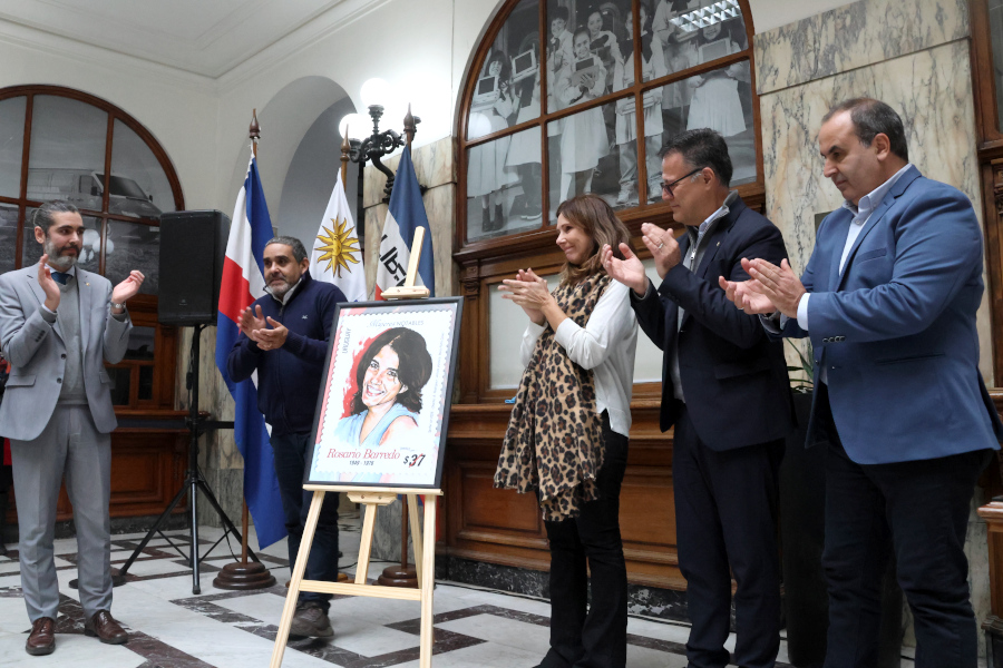 En un acto realizado en el hall del Palacio de Correos, Correo Uruguayo lanzó el sello de la serie Mujeres Notables en homenaje a Rosario Barredo.