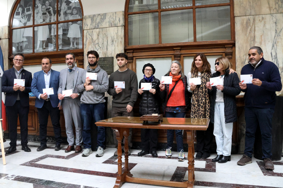 En un acto realizado en el hall del Palacio de Correos, Correo Uruguayo lanzó el sello de la serie Mujeres Notables en homenaje a Rosario Barredo.