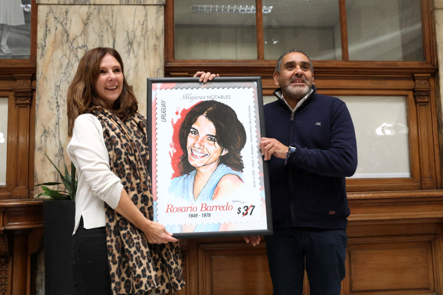 En un acto realizado en el hall del Palacio de Correos, Correo Uruguayo lanzó el sello de la serie Mujeres Notables en homenaje a Rosario Barredo.