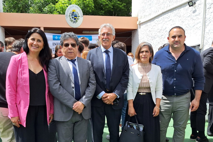 Autoridades educativas y de Correo Uruguayo presentes en el acto